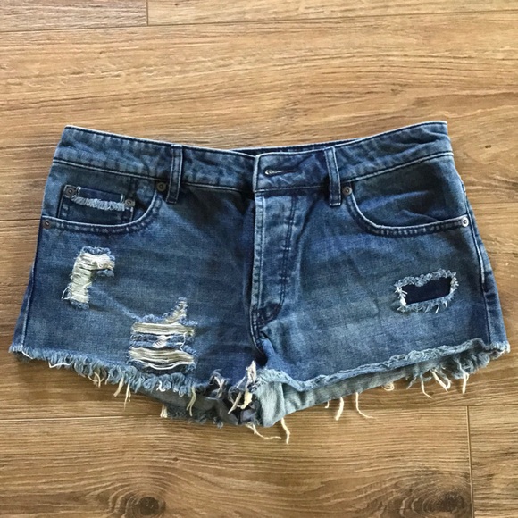 Roxy Pants - ☀️ Roxy Distressed Blue Jean Shorts ☀️